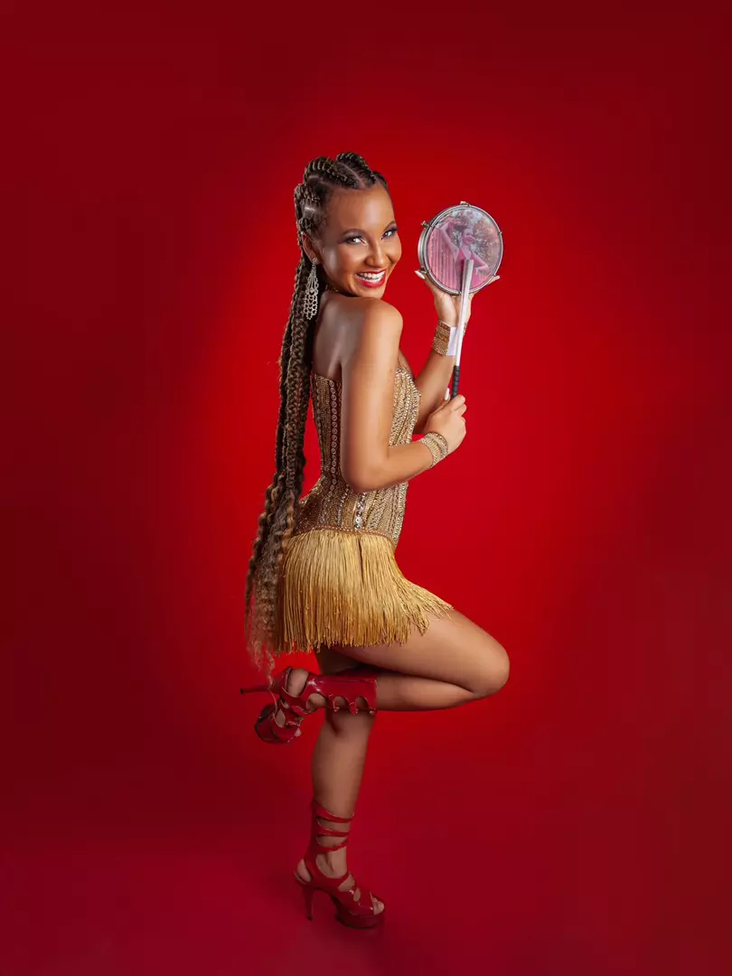 PERFIL: RAYANE DUMONT, CANDIDATA A CANTRACAPA DA REVISTA FERAS NO CARNAVAL DE 2023